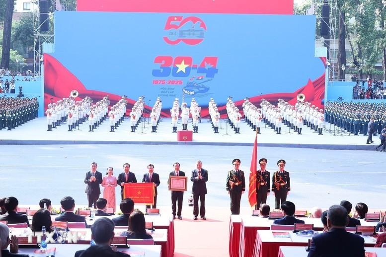 tong-bi-thu-to-lam-trao-huan-chuong-2-17459767206531711031612_20250430110752