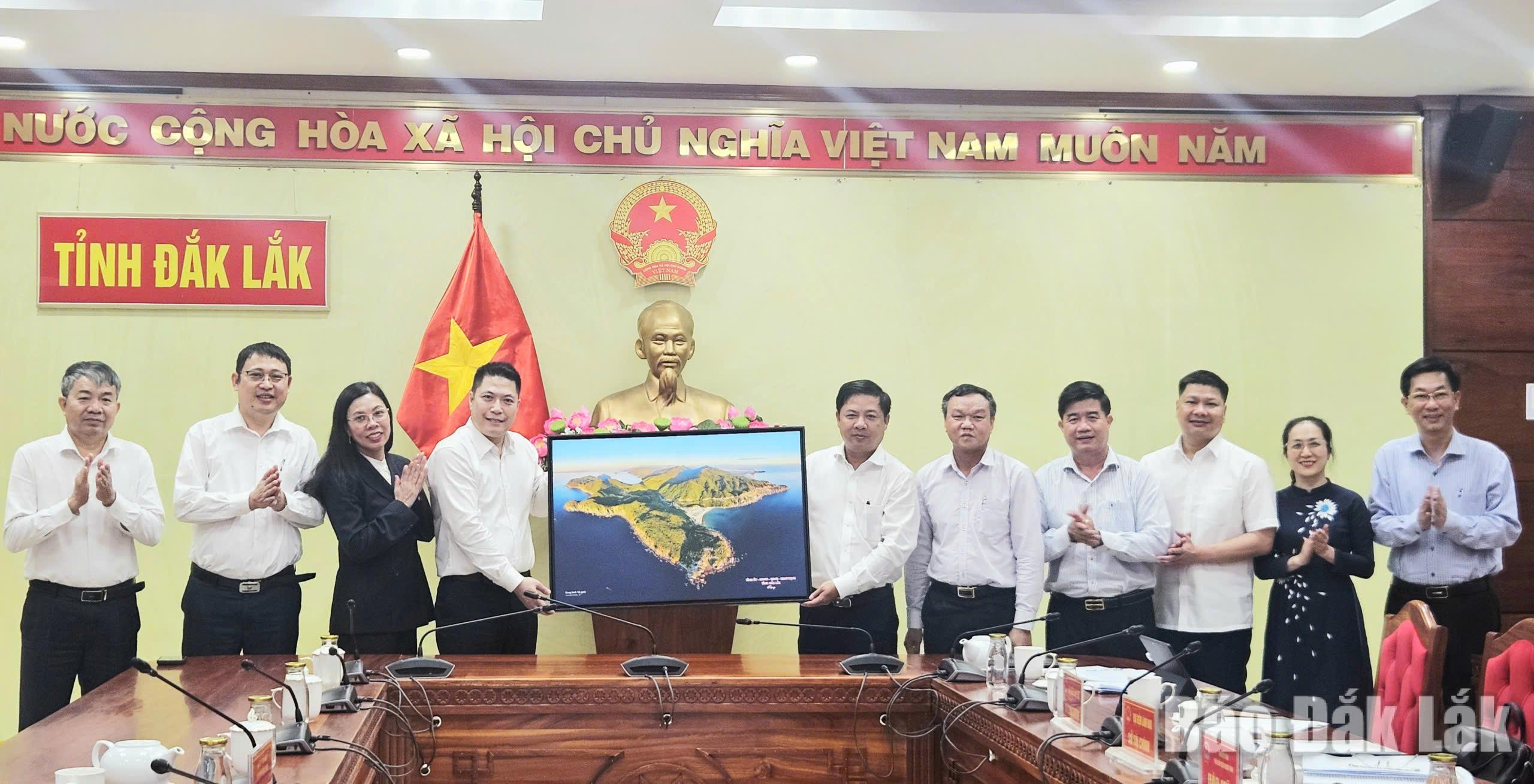 Bí thư Tỉnh ủy Lương Nguyễn Minh Triết dự buổi làm việc với Tập đoàn Xuân Thiện