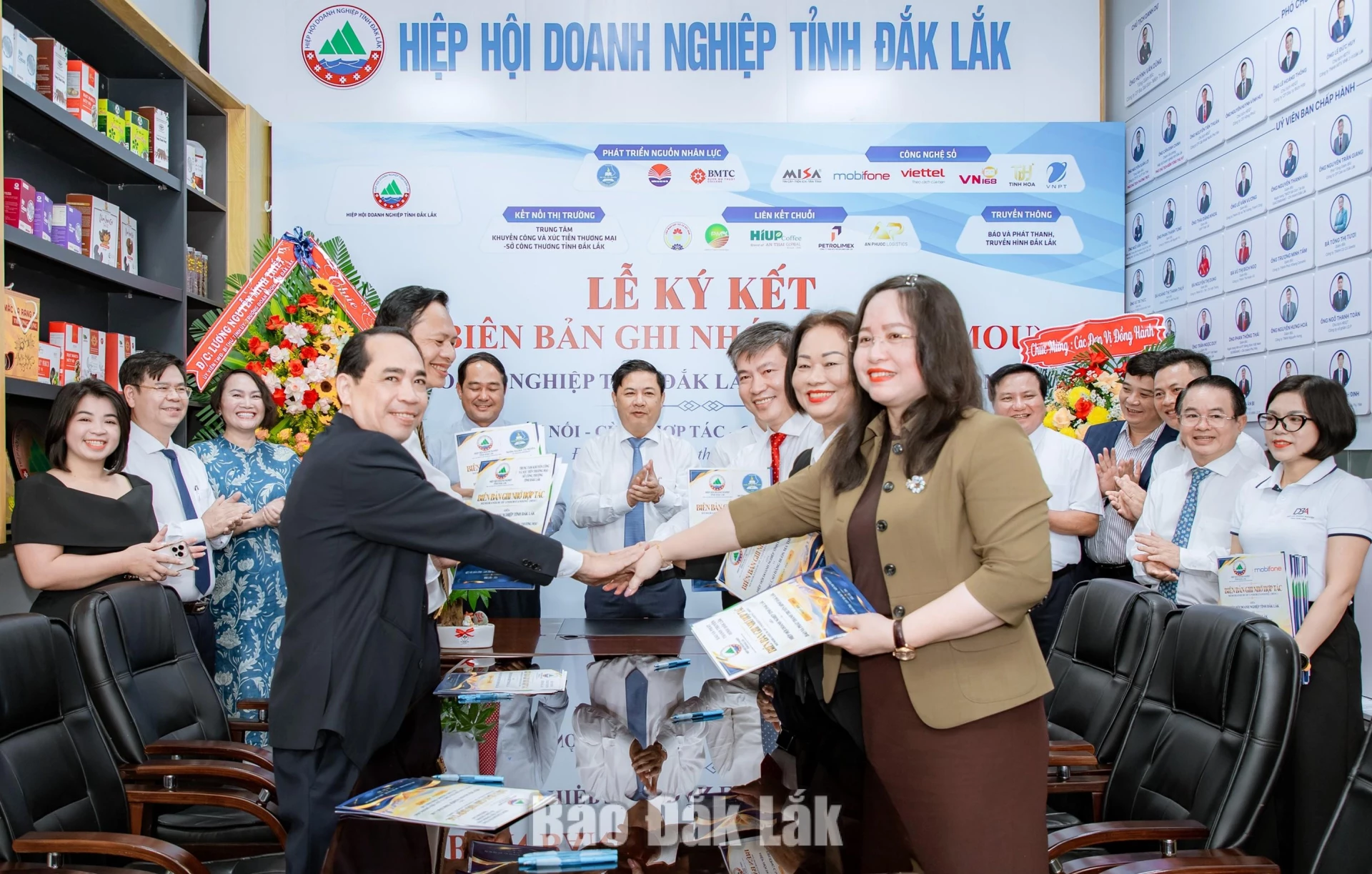 hiep_hoi_doanh_nghiep_tinh_ky_ket_bien_ban_ghi_nho_voi_cac_doi_tac_ve_phat_trien_nguon_nhan_luc_ket_noi_thi_truong_va_truyen_thong._anh_k._le_20261011180208