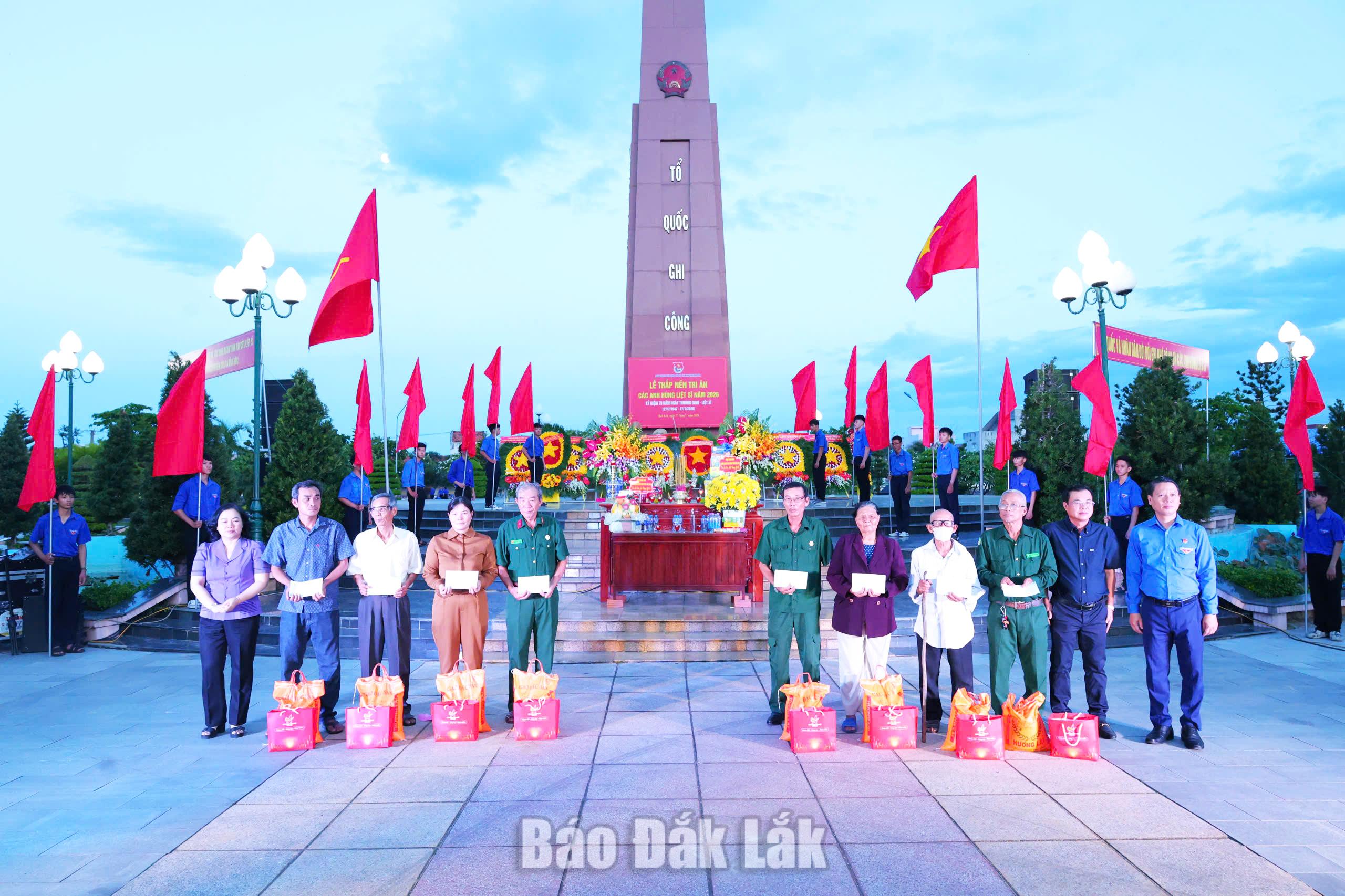 tang_qua_thap_nen_20260727205049